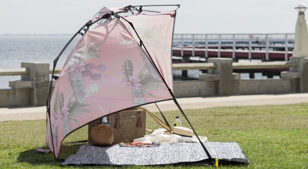 Keep your cool this summer with easy peasy beach shelters by Vienna Woods