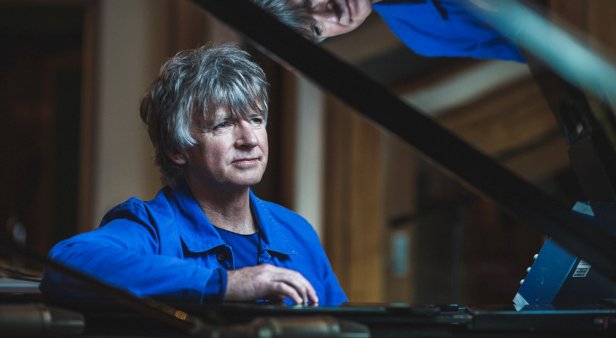 Neil Finn with Orchestra: Out of Silence