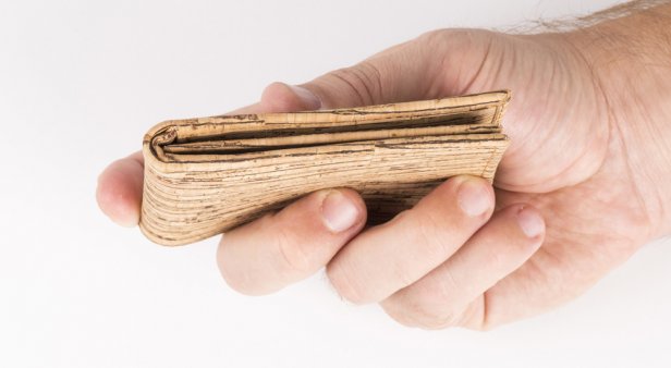 Ditch leather for sustainable cork with gent&#8217;s wallets from Brindabella