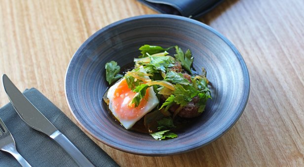 Wine bar Frederick&#8217;s brings refined dining and proper brunch to Nobby Beach