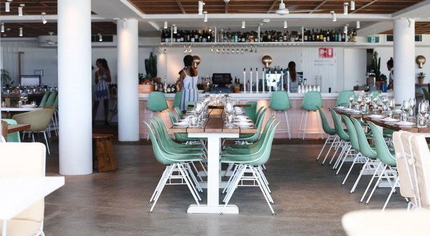 Sips, snacks and sea breeze – here&#8217;s an inside look at beachside icon Burleigh Pavilion