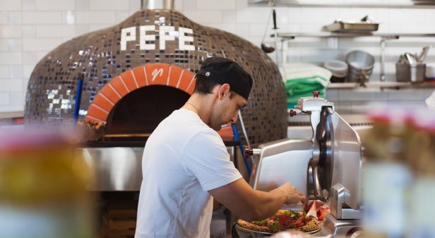 Pepé Italia Deli brings pizzas, pastas, salami and cheese to Palm Beach