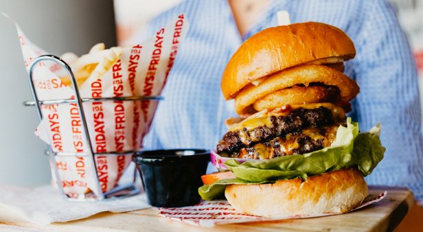 Iconic American bar and grill TGI Fridays opens its first Queensland venue on the Gold Coast