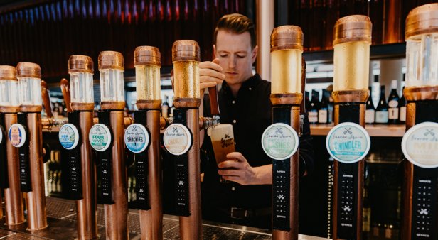 The ultimate beer haven – microbrewery, bar and restaurant The Lucky Squire opens in Broadbeach