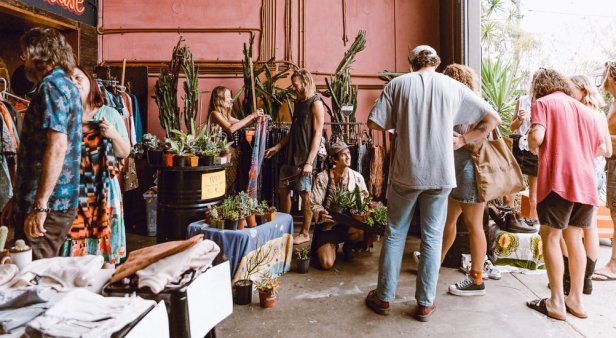 Desert Digs Vintage Market at Mo&#8217;s Desert Clubhouse