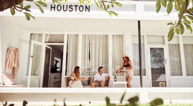 Holiday at home at the newly renovated boutique coastal apartments, Houston Currumbin