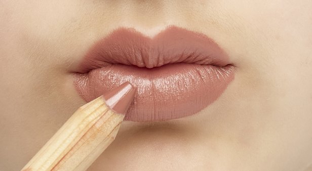 Ditch the toxic chemicals and pucker up for Lük Beautifood&#8217;s natural long-wearing lipstick crayons